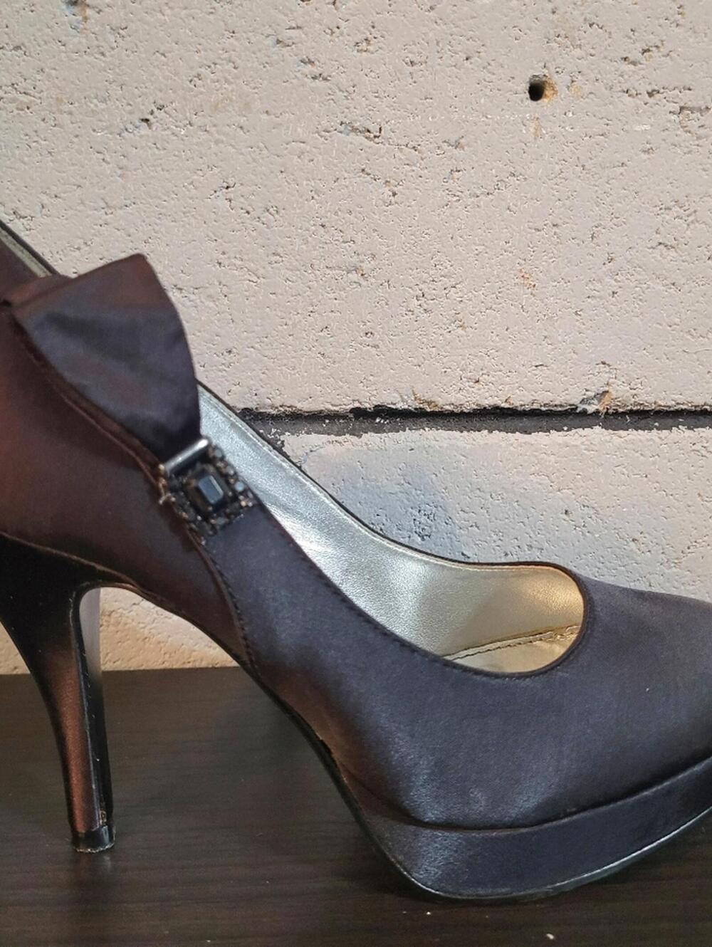 UNLISTED Women's Black Bow Satin Black Heels Sz 8